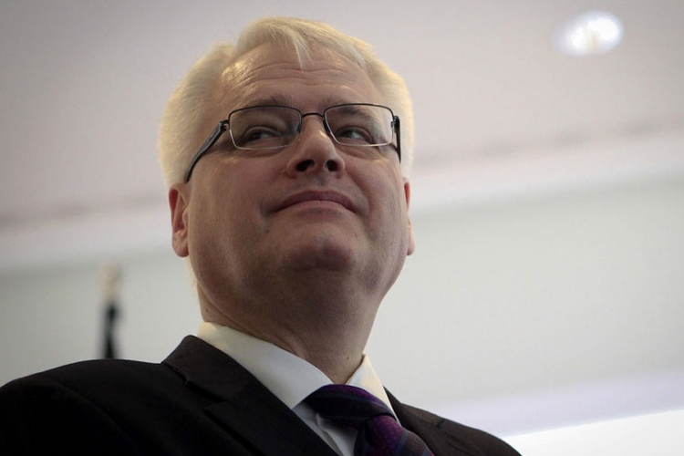 Josipović: Ostajem u politici da dovršim reforme