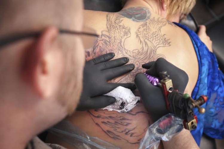 Doktori upozoravaju: Neke boje za tetoviranje su vrlo opasne