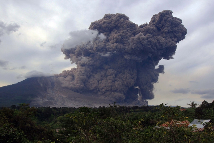 Vulkan Sinabung se ne smiruje (VIDEO)