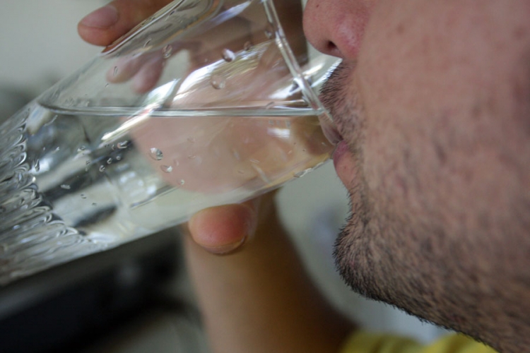 Svako jutro 600 ml vode na prazan želudac koristi zdravlju