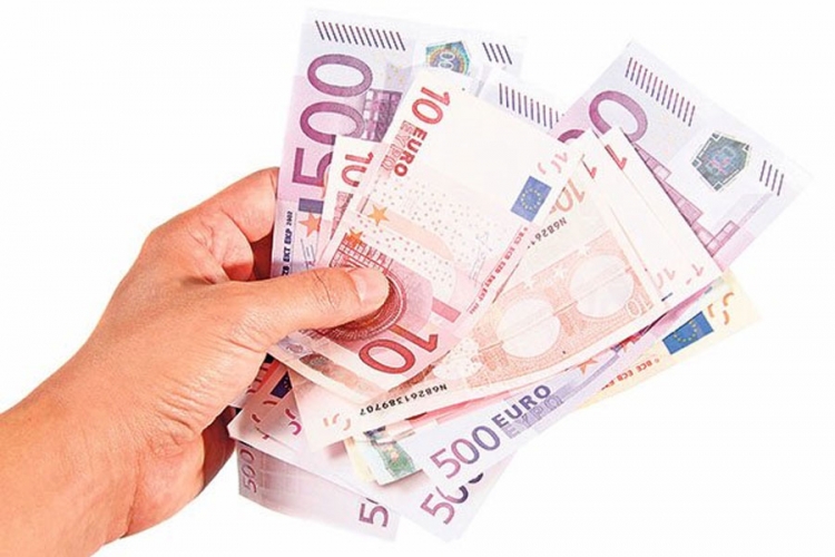 Britanac skuplja novac za isplatu grčkog duga