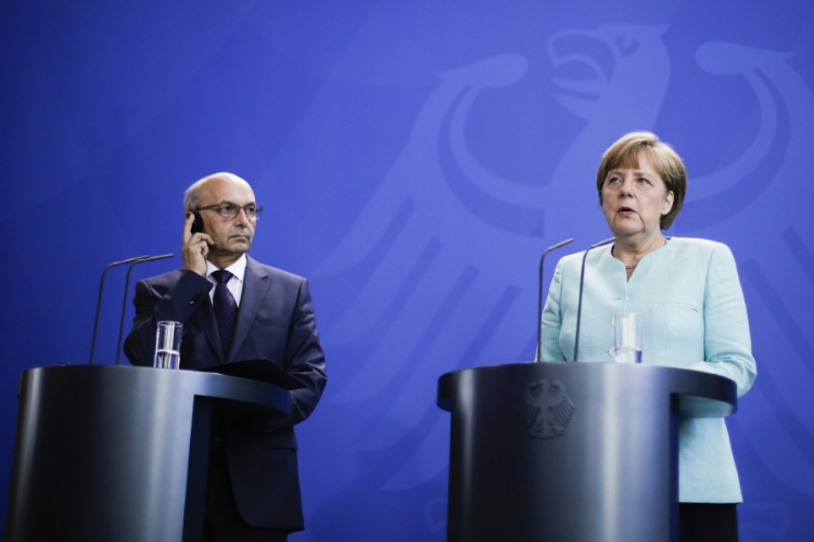 Merkelova poručila Mustafi: Kompromis i specijalni sud imperativ