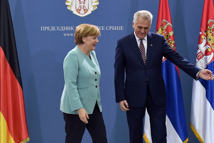 Angela Merkel tražila od Nikolića jačanje državnosti BiH