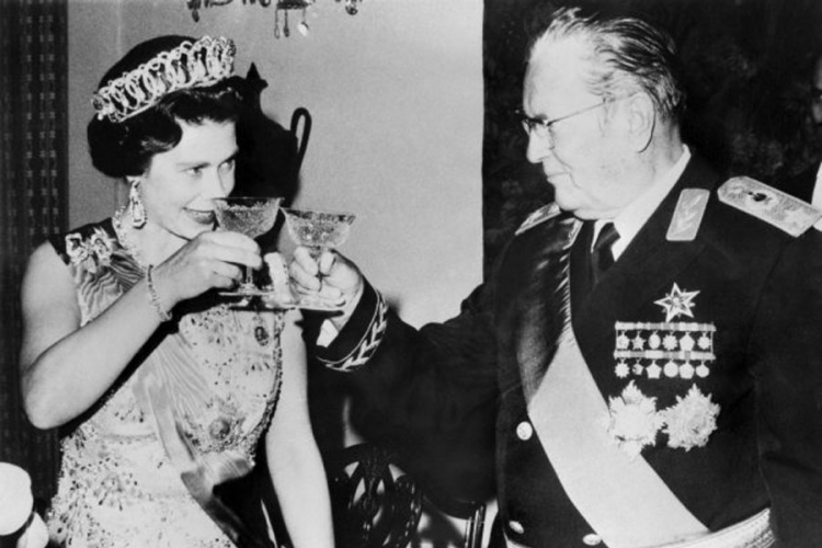 Kako je Tito ponizio kraljicu Elizabetu (FOTO I VIDEO)