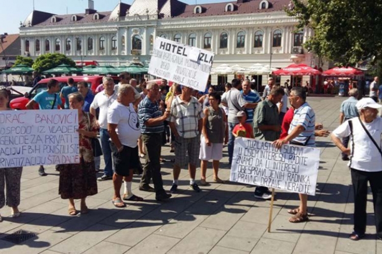 Demonstranti izrazili podršku bivšem ministru Alenu Gadži