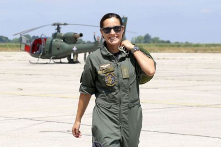Anja Krneta, jedina žena pilot vojnog helikoptera u Srbiji (FOTO) 
