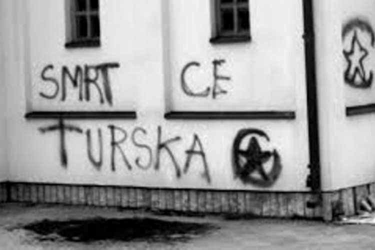 Uvredljivi grafiti na pravoslavnoj crkvi u Konjević polju 
