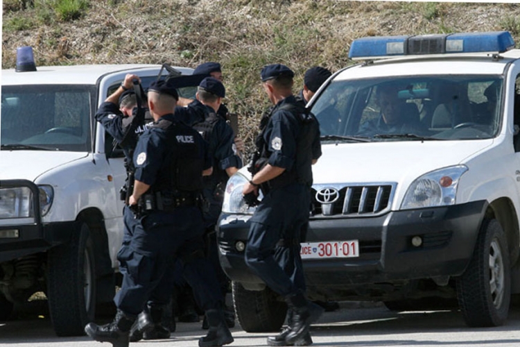 Kosovo: Policajac teško ranio tri osobe