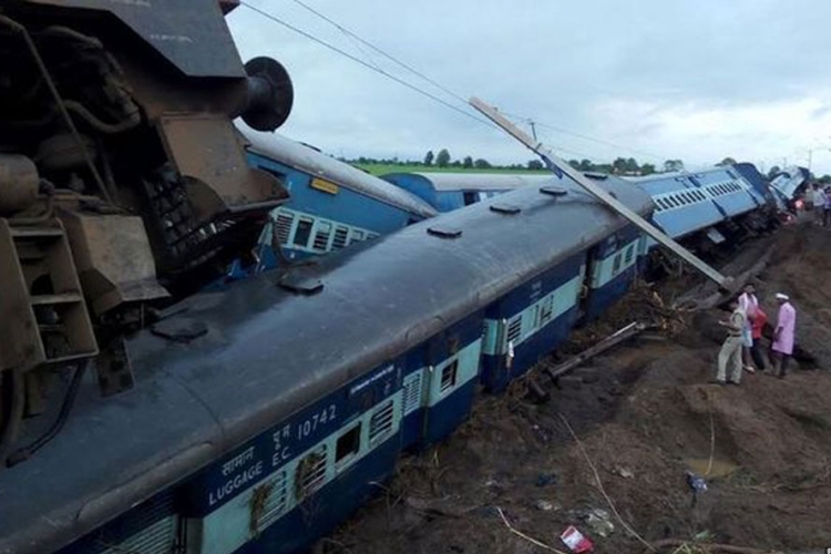 U dvije željezničke nesreće u Indiji 27 mrtvih