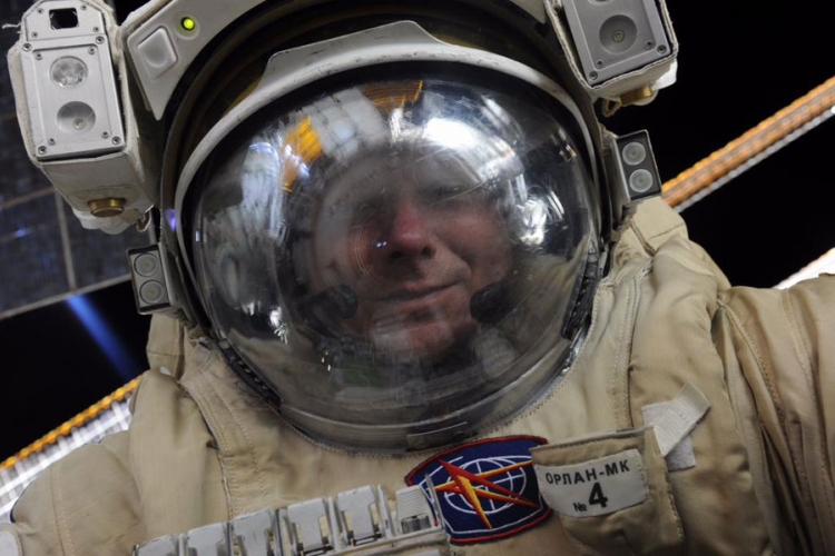 Ruski kosmonaut napravio selfi u svemiru (FOTO)