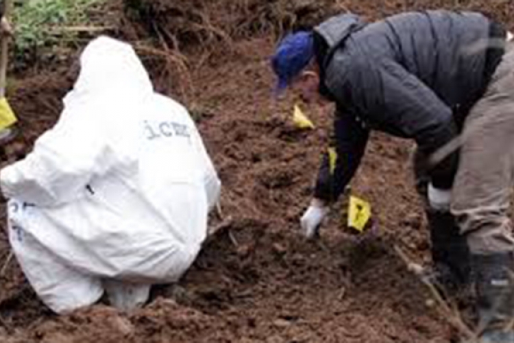 Mitrović: Identifikovati 5.000 posmrtnih ostataka