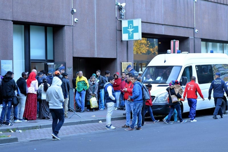 Brisel: Migranti žele azil, redovi ispred kancelarije za izbjeglice