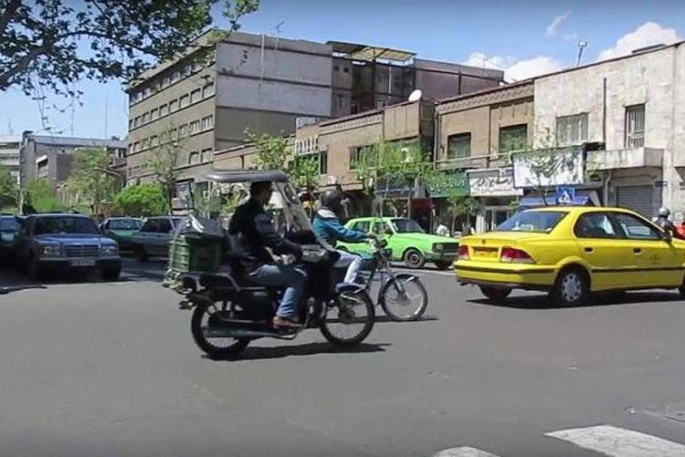 Šta kontroliše saobraćajna policija u Iranu? (VIDEO)