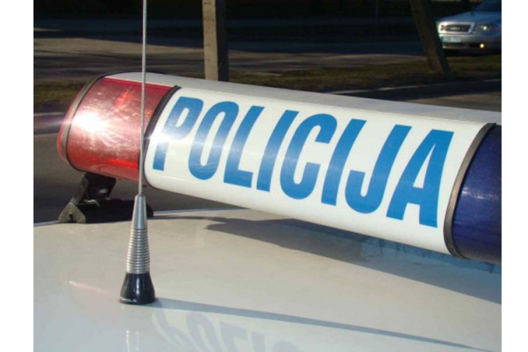 Policijski inspektor iz Brčkog izvršio samoubistvo u službenom vozilu