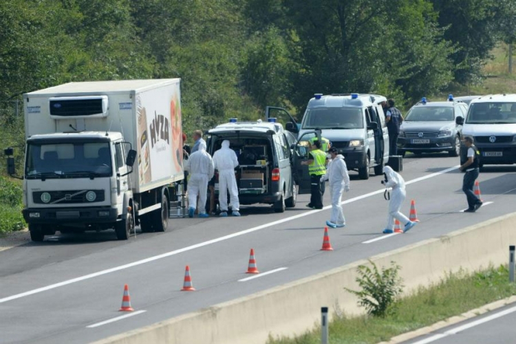 Austrijska policija: Izbjeglice u napuštenom kamionu ugušile su se vrlo brzo