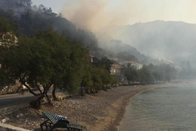 U dvije minute buknuli požari na Pelješcu i Korčuli