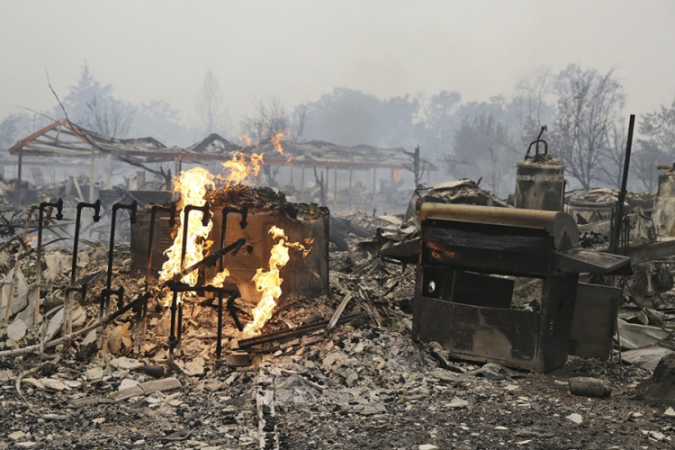 Drama u Kaliforniji: Hiljade evakuisanih, požar se i dalje širi