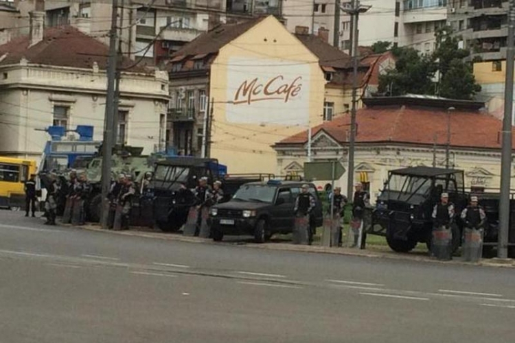Jake policijske snage pred početak Prajda u Beogradu 