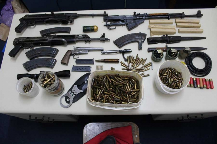 Prnjavor: U porodičnoj kući pronađen arsenal oružja i municije