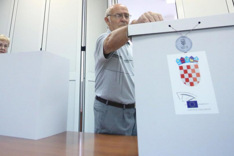 Izbori u Hrvatskoj: Glasačka mjesta u BiH otvaraju se u subotu u 7 sati
