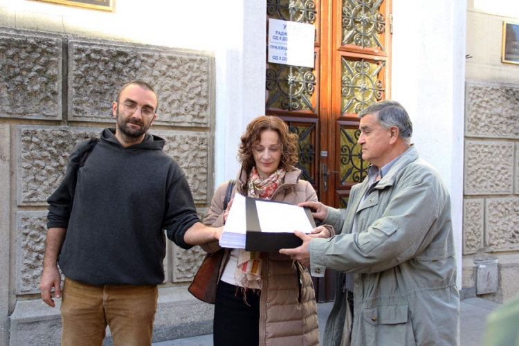 Građanska inicijativa za Borik uručila 5.000 potpisa Skupštini grada