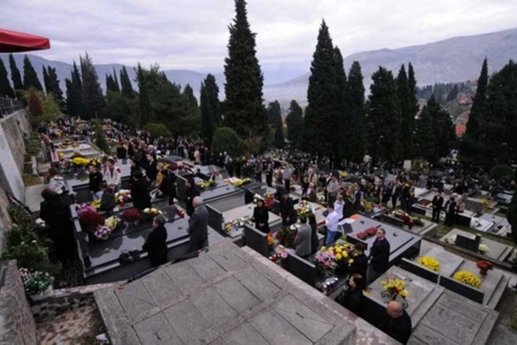 Mostar: Iz porodične grobnice nestalo tijelo pokojnika