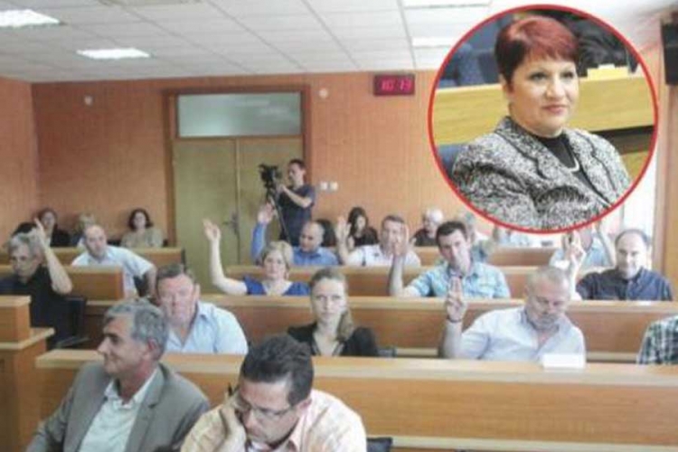 Bratunac: "Utamničeni" odbornici SNSD-a u prostorijama stranke