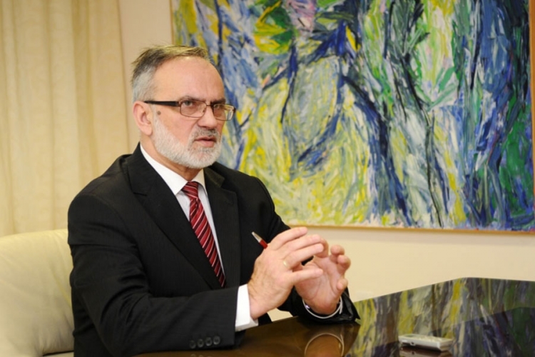 Malešević: Ministarstvo će pomoći uvođenju grijanja u školu u Pavlovcu