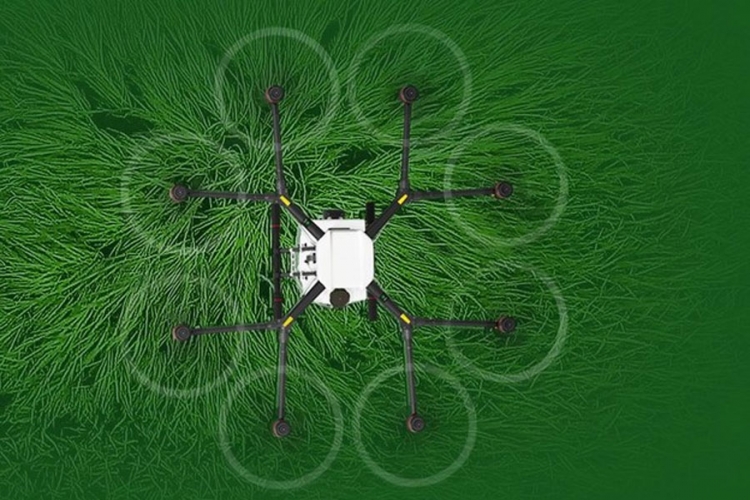 Ovo je dron za prskanje usjeva (VIDEO)