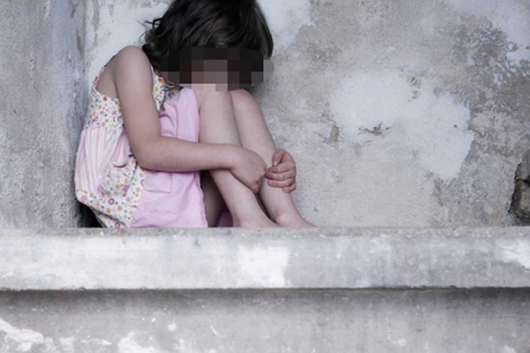 Bjelovar: Dvogodišnja djevojčica operisana, priveden očuh zbog sumnje da ju je silovao