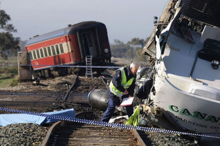 Prevrnuo se voz na jugozapadu Španije, povrijeđeno deset osoba