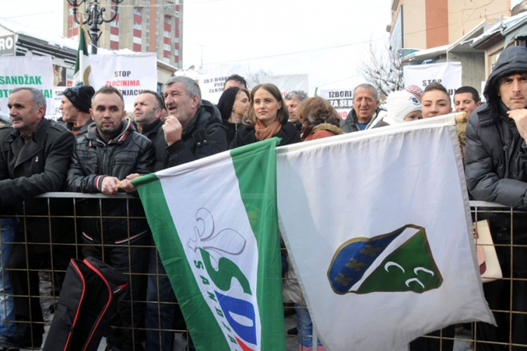 Protesti u Novom Pazaru: Okupljeni tražili autonomiju Sandžaka