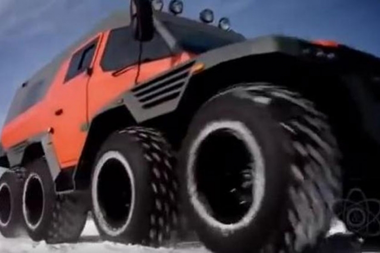 Iz Rusije stiže pravo čudovište na 8 točkova (VIDEO)