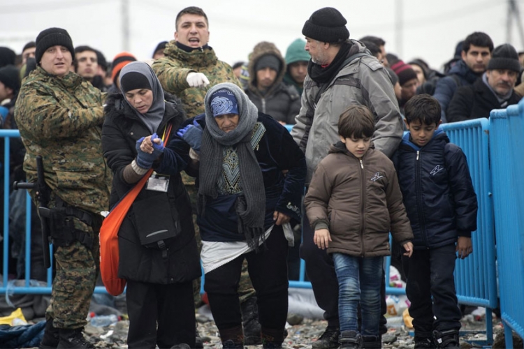 Špigl: Austrija zbog izbjegličke krize razmatra slanje vojske u Makedoniju i Srbiju