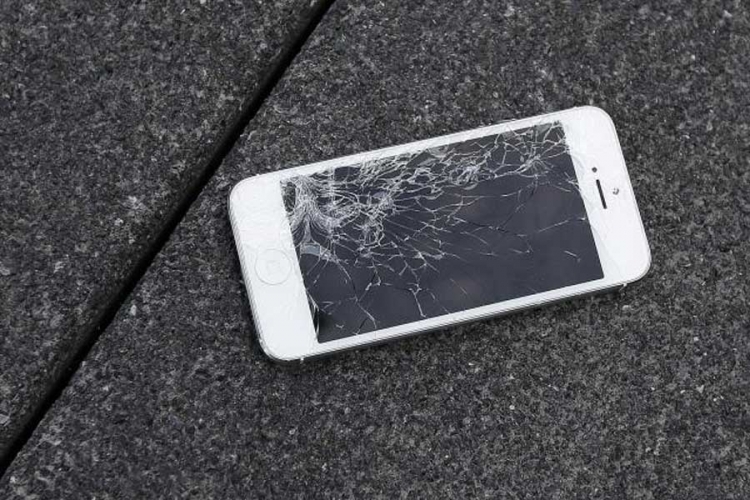 Apple za zamjenu prihvata i oštećene iPhone uređaje