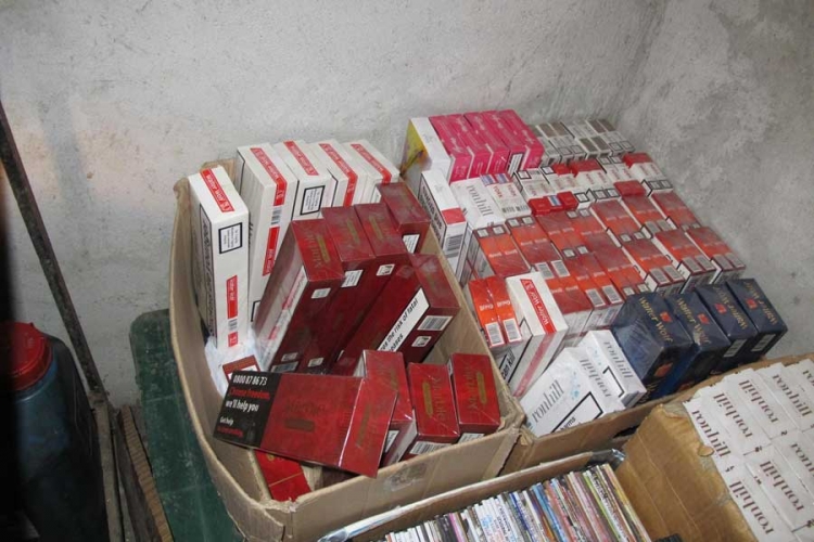 Oduzeli 1.030 paklica cigareta