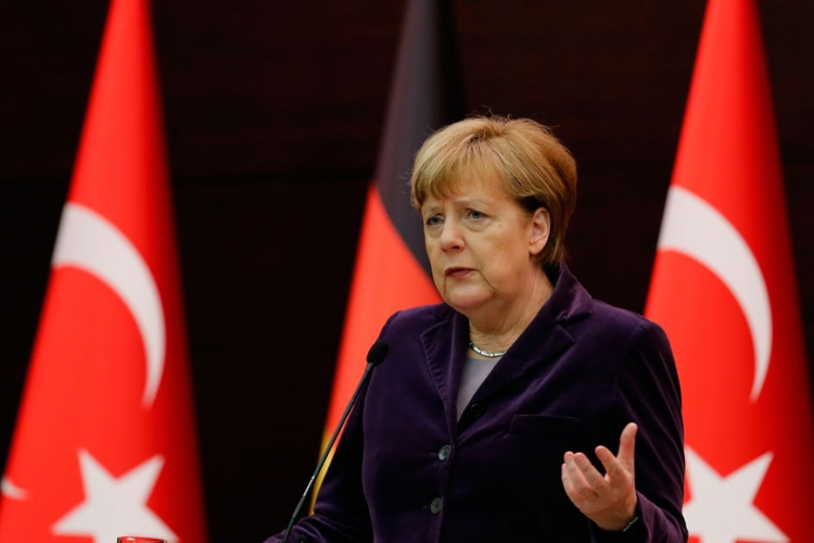 Merkel: Moramo biti spremni na legalni prijem izbjeglica