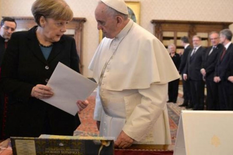 Papa: Naljutio sam Merkelovu zato što sam Evropu uporedio sa jalovom ženom