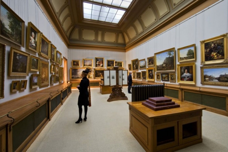 Ljudi koji posjećuju muzeje sretniji su i manje usamljeni