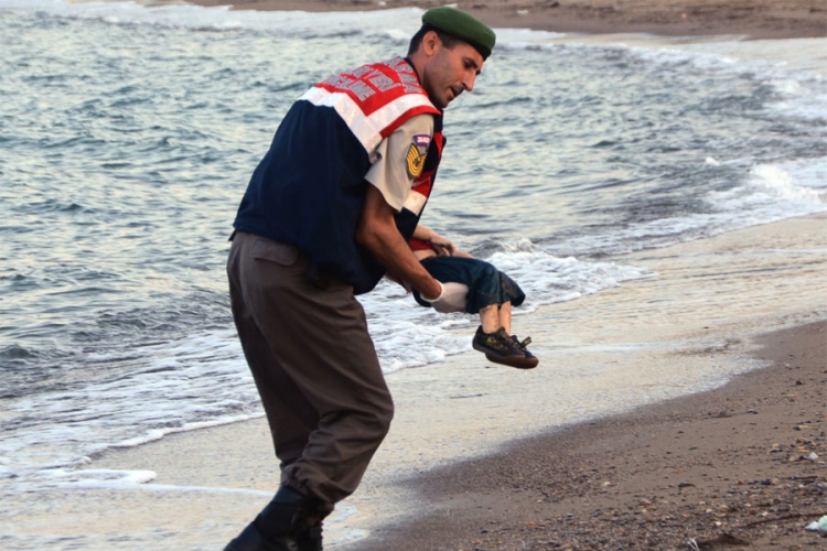 Počelo suđenje krijumčarima migranata zbog tragične smrti dječaka Ajlana Kurdija
