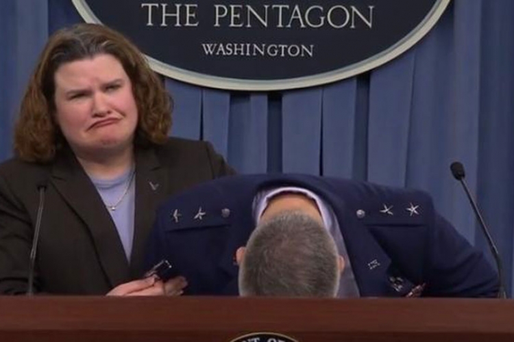 General SAD se onesvijestio pred novinarima ( VIDEO)