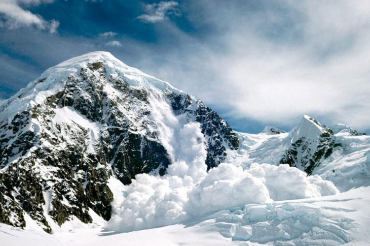 Alpe: U lavini poginuo skijaš