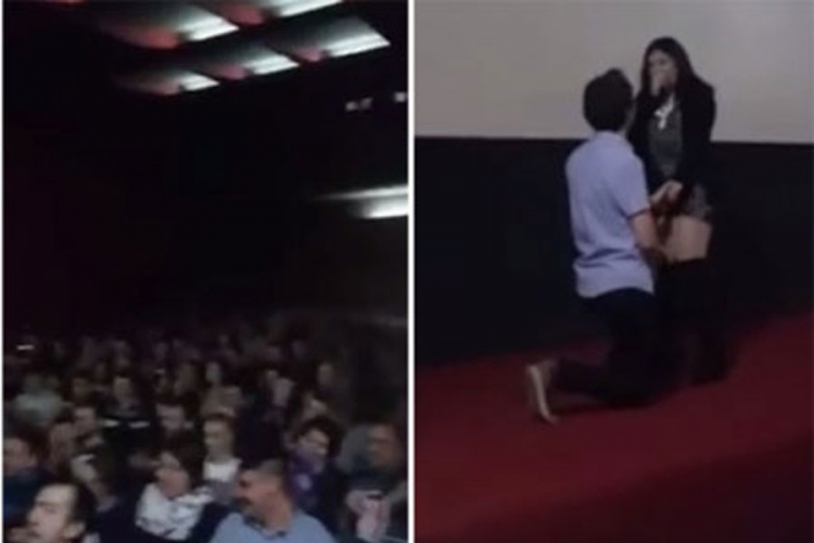 Tuzla: Zaprosio djevojku pred “Valentinovo” u krcatom kinu (VIDEO)


