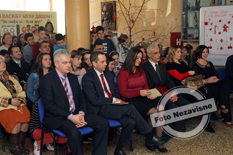 Bugarska ambasada donirala školi u Banjaluci 40.000 KM