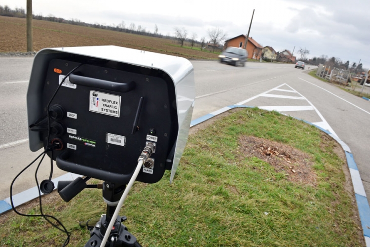 “Dual red fleks radar” u akciji u RS: "Upecan" vozač koji je jurio 194 km/h