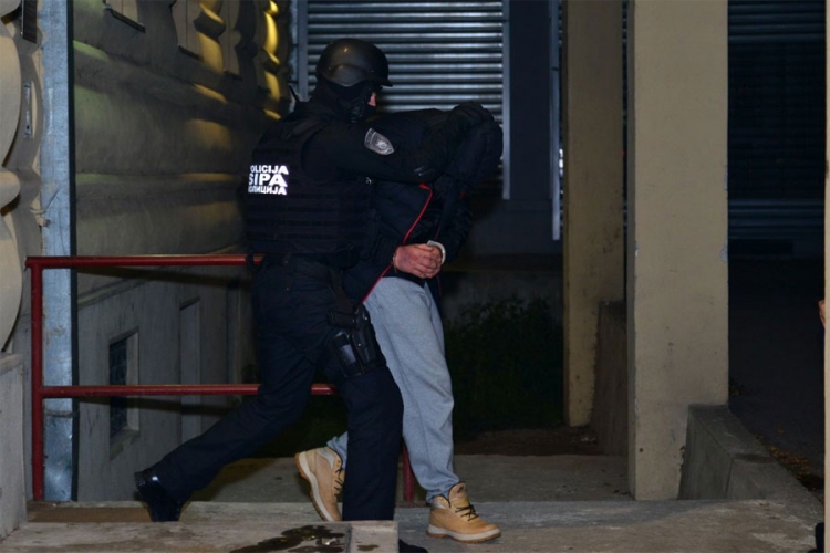 Optužnica protiv uhapšenih u akciji Lipstik: Seks sa maloljetnicama naplaćivali 200 evra po satu 
