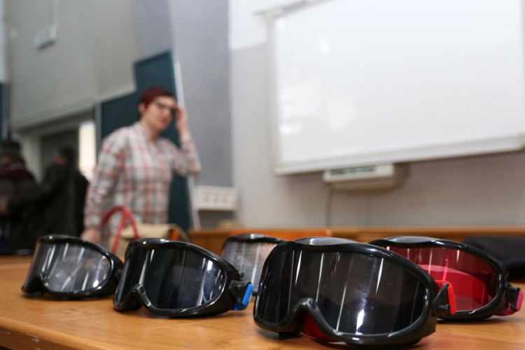 Edukacija o štetnosti alkohola: Učenici nosili "pijane naočare"