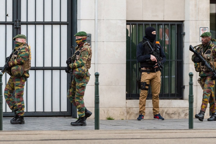 Pucnjava u Parizu, policija na licu mjesta, uhapšen muškarac