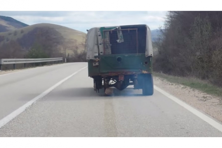 Samo u BiH: Vožnja na tri točka (VIDEO)
