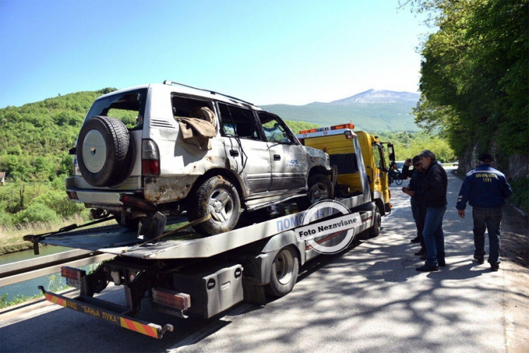 Izvučena dva vozila iz Vrbasa, potraga za još dvije osobe (FOTO)